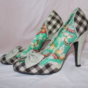 Vintage style butterfly bow pumps by Dolce